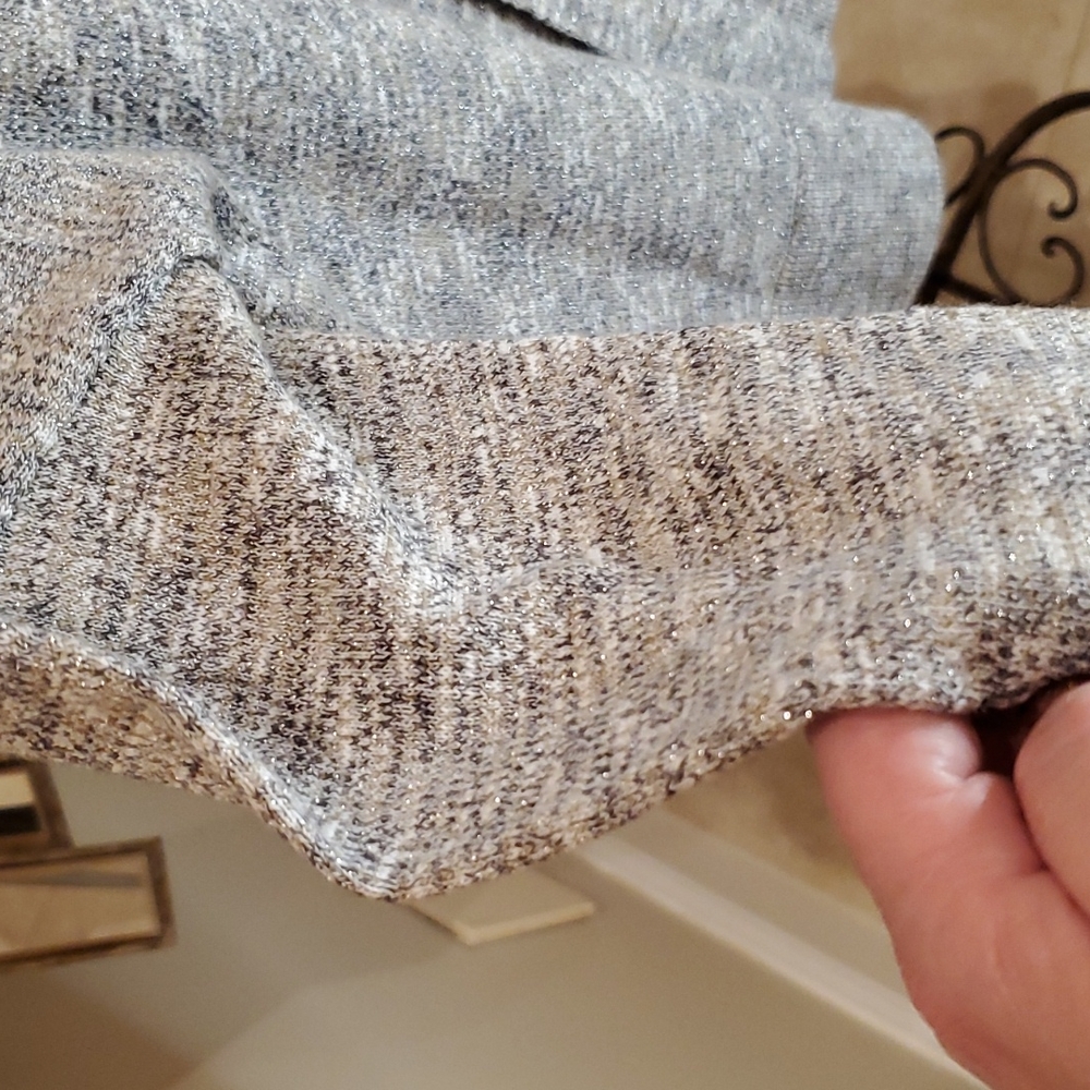 πHPπLOFT Medium Petite Sweater w/ Sparkly Metallic Silver Threading!πππ - Picture 6 of 16